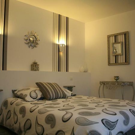 Au Coeur Des Vignes Bed & Breakfast Archiac ภายนอก รูปภาพ