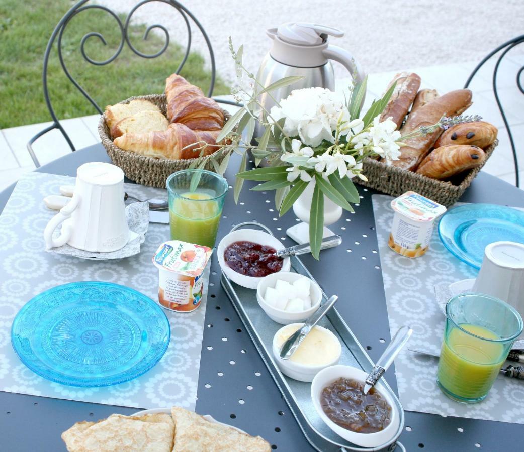 Au Coeur Des Vignes Bed & Breakfast Archiac ภายนอก รูปภาพ